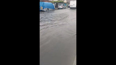 Mai multe străzi din Slatina sunt inundate FOTO Captură