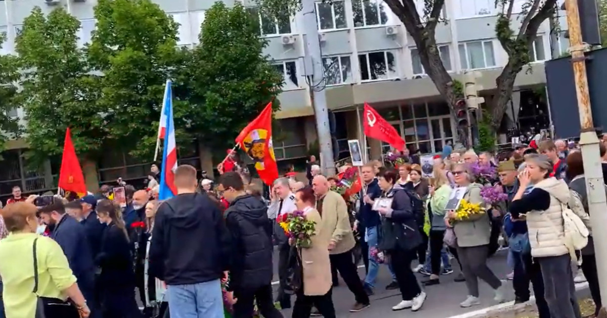 9 mai la Chișinău: marș al prorușilor cu simboluri interzise și muzică sovietică, în timp ce Guvernul sărbătorește Ziua Europei