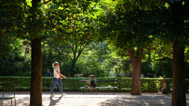 oameni in parc