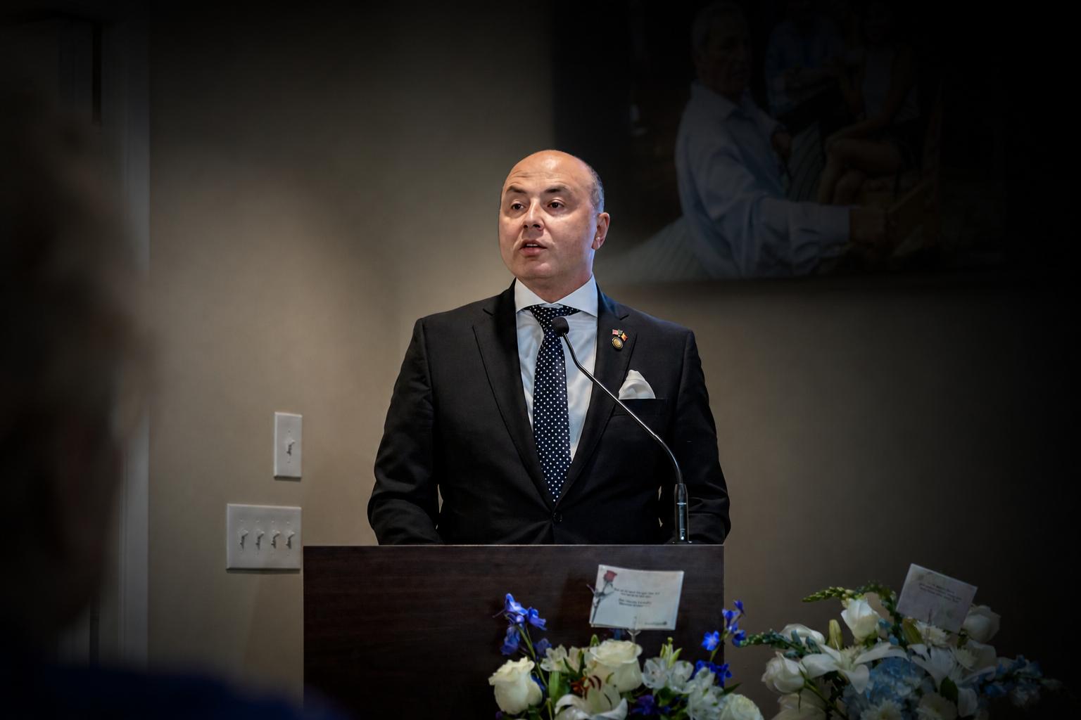 Ambasadorul in SUA, la ceremonia funerara dedicata lui Mircea Raceanu: „Statul roman recunoaste nu doar un destin, ci o lectie”