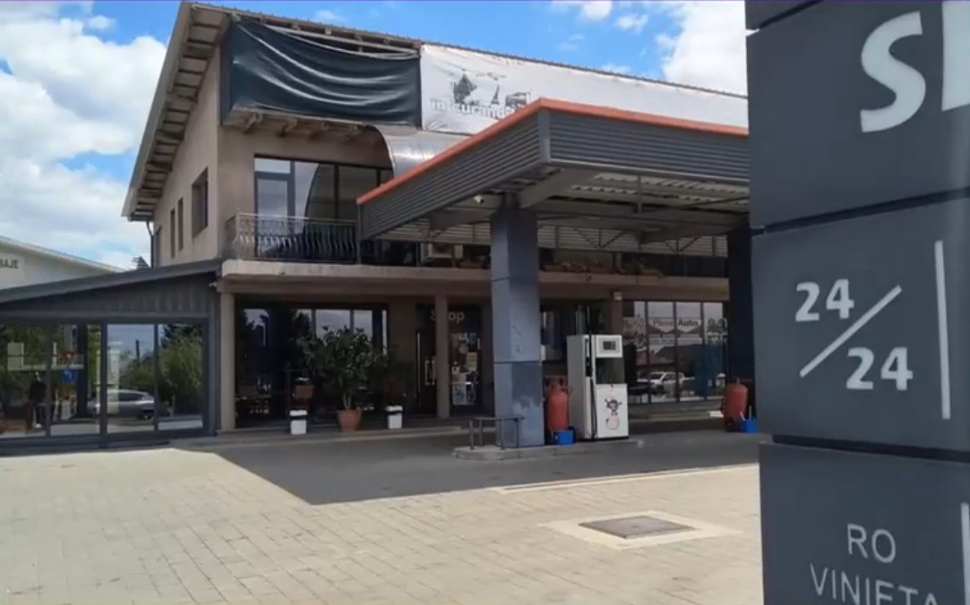 Jaf la o benzinărie din Galați. Hoții au tăiat cablurile de electricitate pentru a opri alarma și camerele de supraveghere