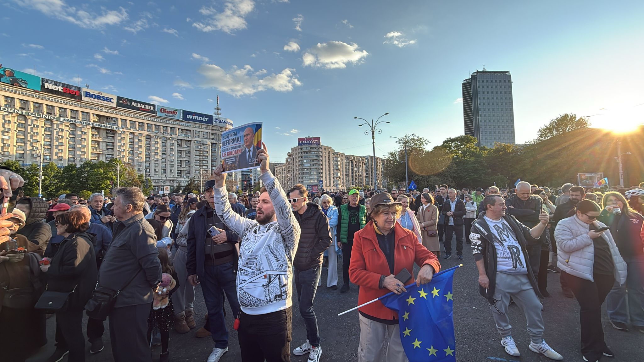 Manifestații pro-Bolojan în București și Oradea cu două zile înainte de moțiunea de cenzură depusă de AUR și PSD