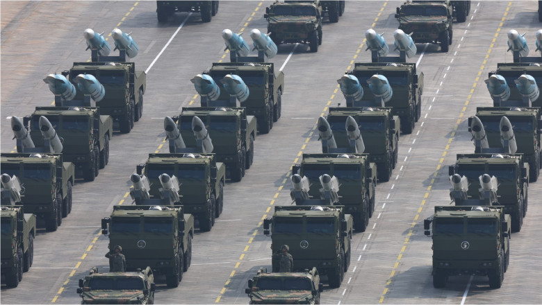 rachete prezentate în timpul unei parade militare de la Beijing