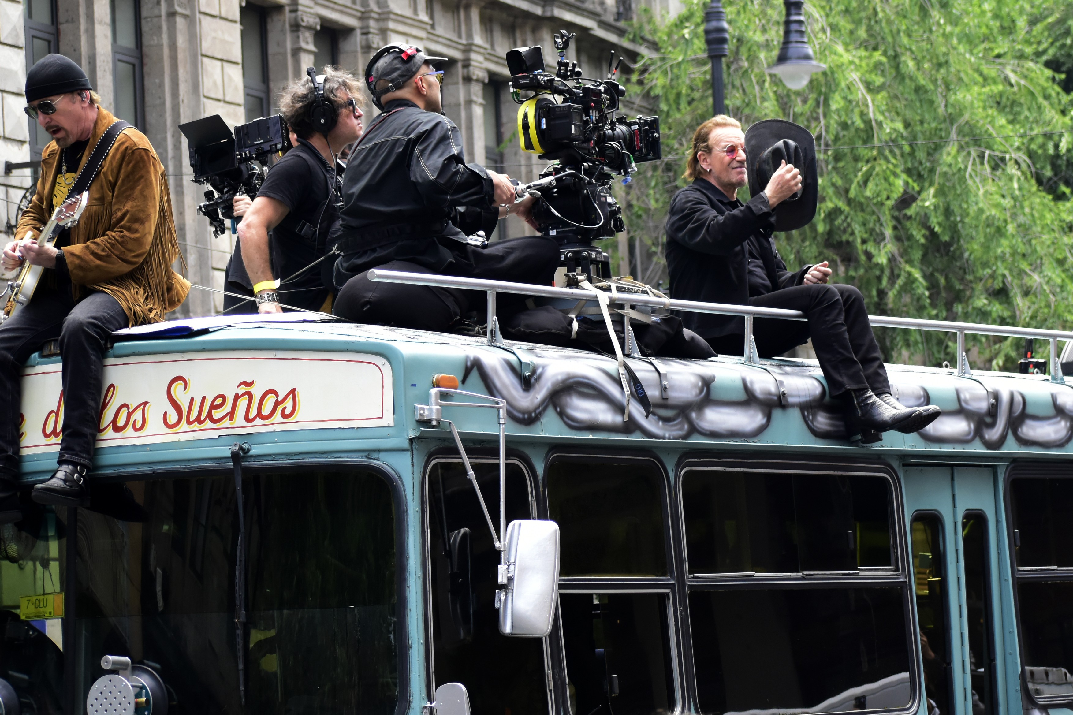 U2, spectacol pe străzile din Mexico City pentru filmările noului single al trupei „Street of Dreams”