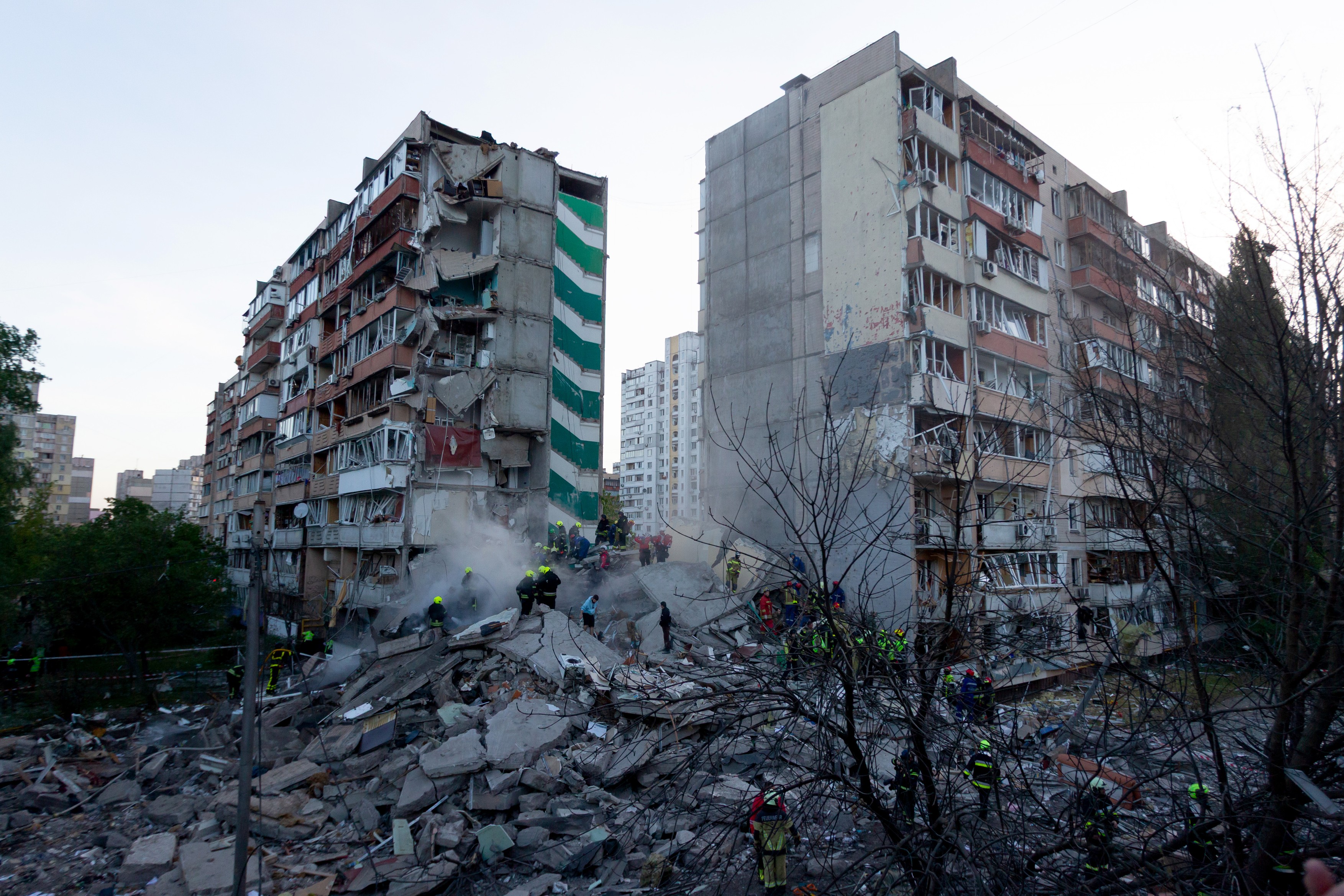 Rusia atacă masiv Ucraina: peste 670 de drone și 56 de rachete, un mort și zeci de răniți. Reacția lui Zelenski