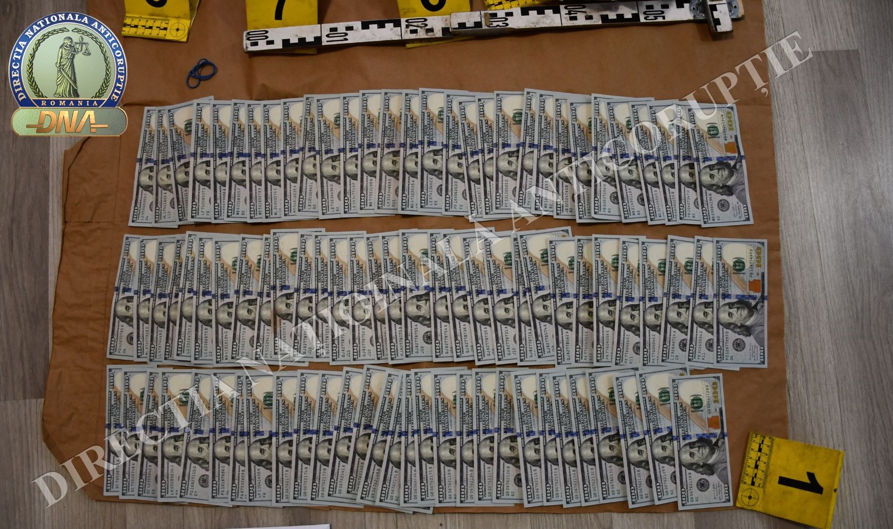 Care este valoarea mitei pentru containerele importate în Constanța. Doi inspectori vamali au fost reținuți de DNA