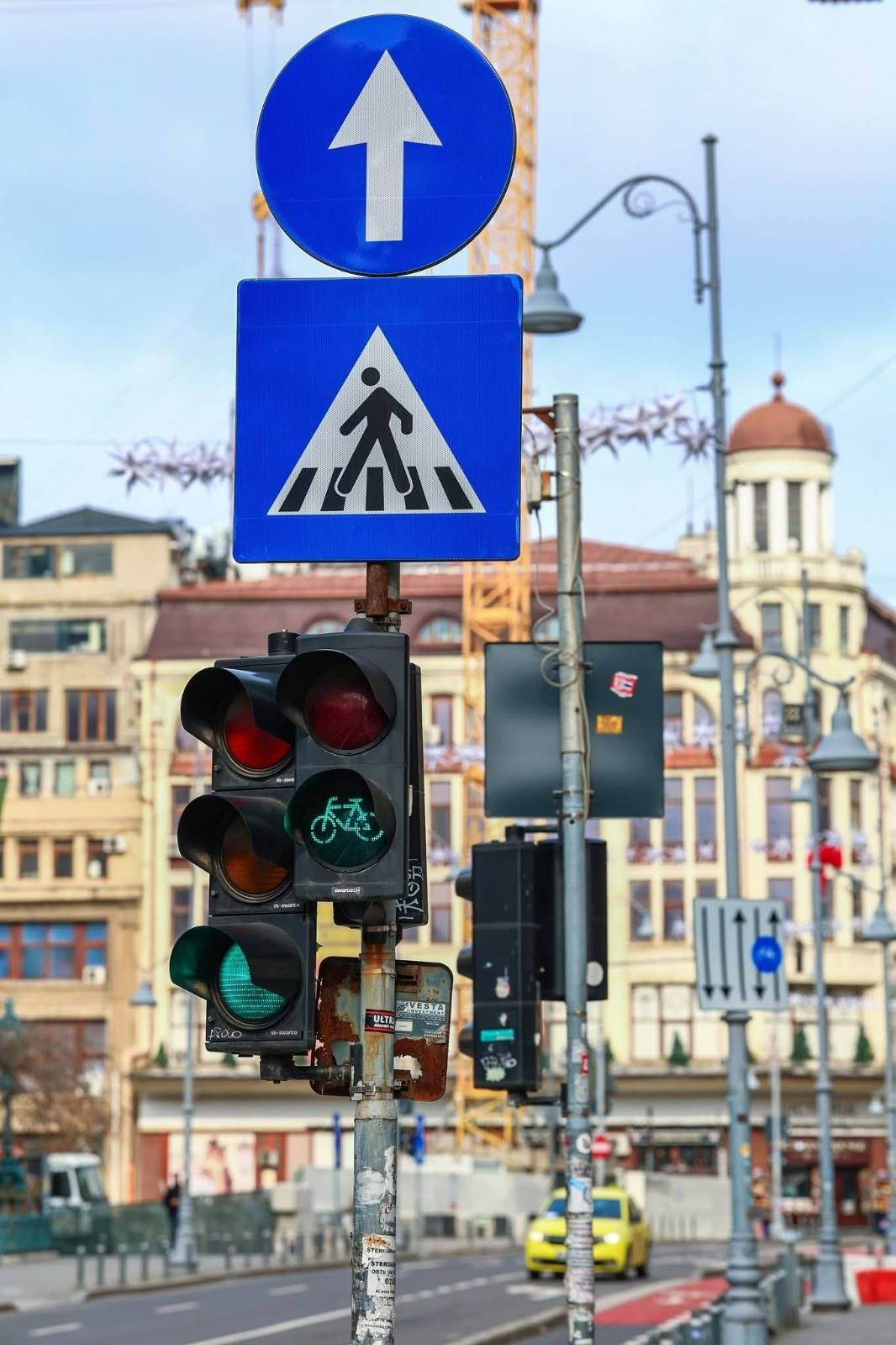 Peste 90 de intersecții și treceri de pietoni din București vor avea semaforizare inteligentă. Anunțul făcut de Primăria Capitalei