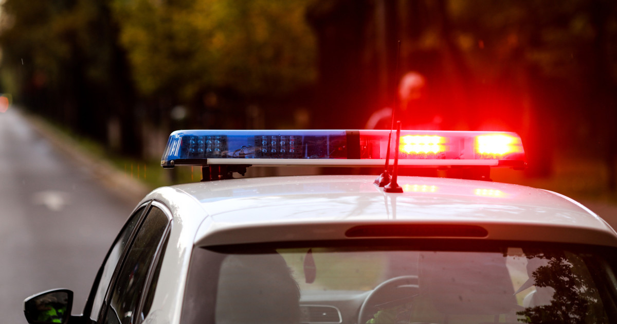 Un polițist a fost găsit împușcat în cap pe bancheta din spate a mașinii de serviciu, în Galați. Autoritățile fac verificări
