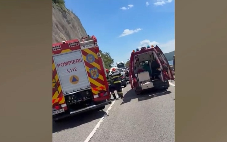 Accident rutier grav în Mehedinți. Au fost implicate 3 mașini. Un om a murit și 3 au fost răniți