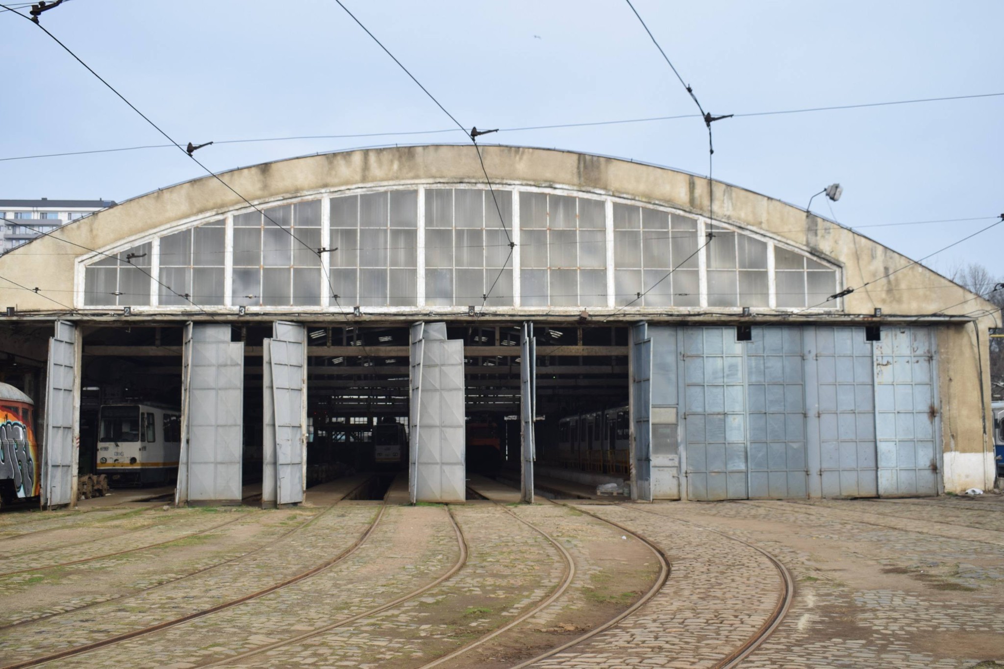 Peste 100 de staţii de încărcare pentru autobuzele electrice vor fi amenajate în 3 depouri din București. La cât ajunge investiția