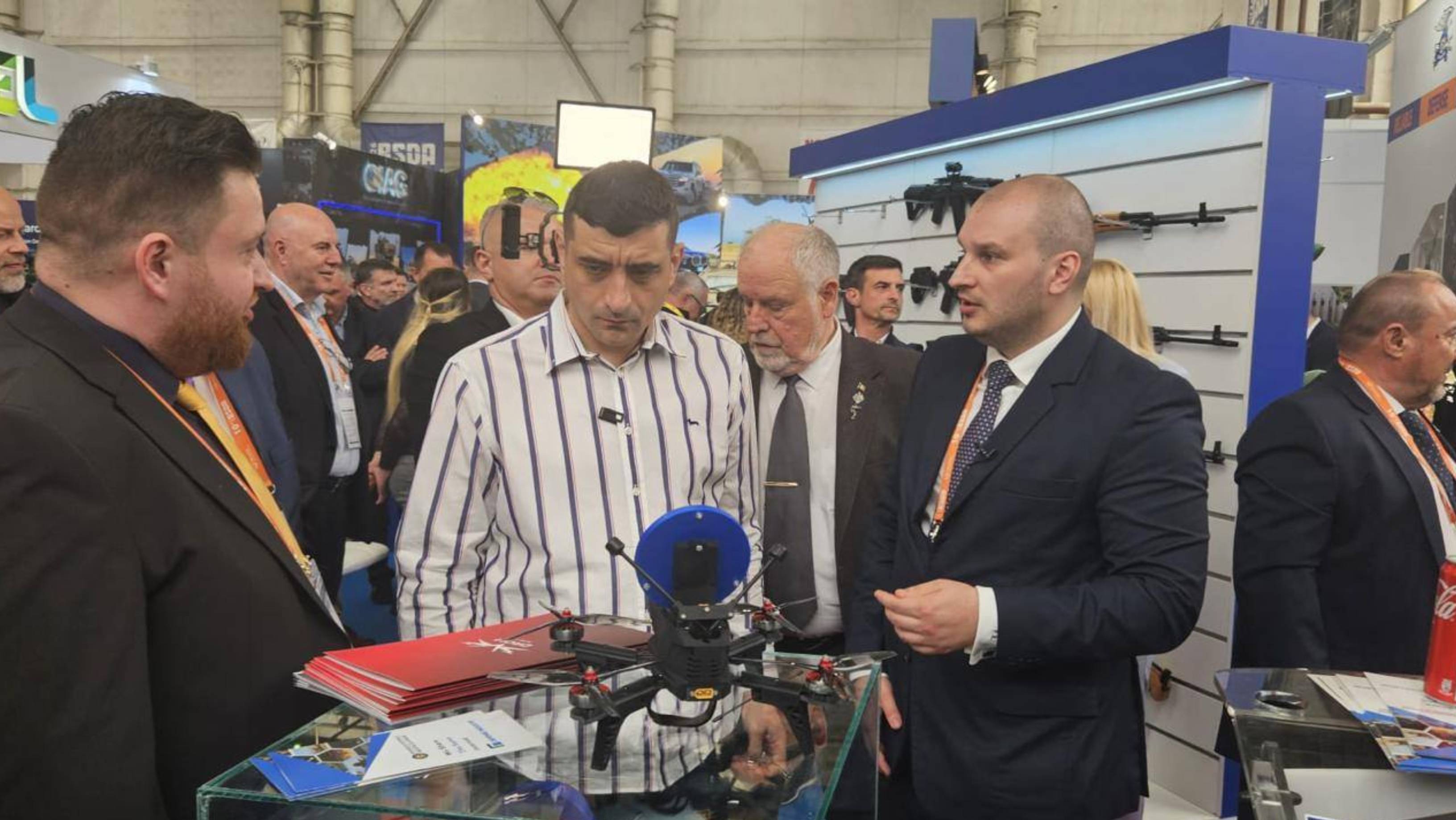 Șeful Romarm a vorbit cu George Simion la BSDA despre programul SAFE. Răzvan Pîrcălăbescu: „Nu avem niciun contract semnat direct”