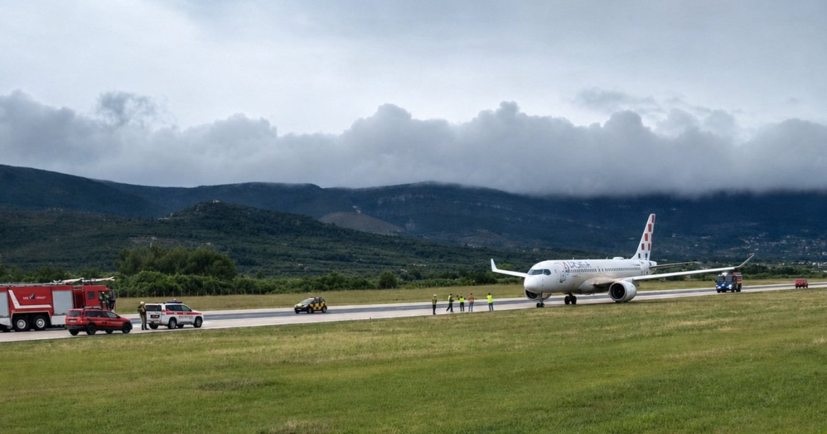 Un Airbus A220 cu 130 de pasageri a derapat de pe pistă pe aeroportul din Split, Croația