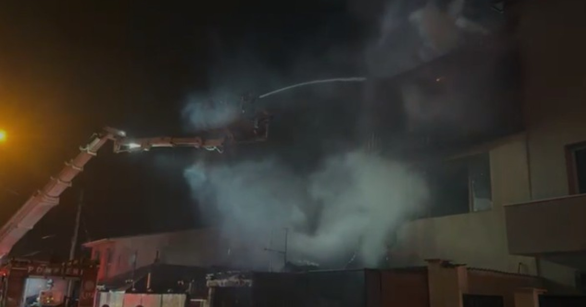 Incendiu puternic în București: focul a cuprins mai multe imobile, suprafață afectată de 800 mp. A fost emis RO-Alert