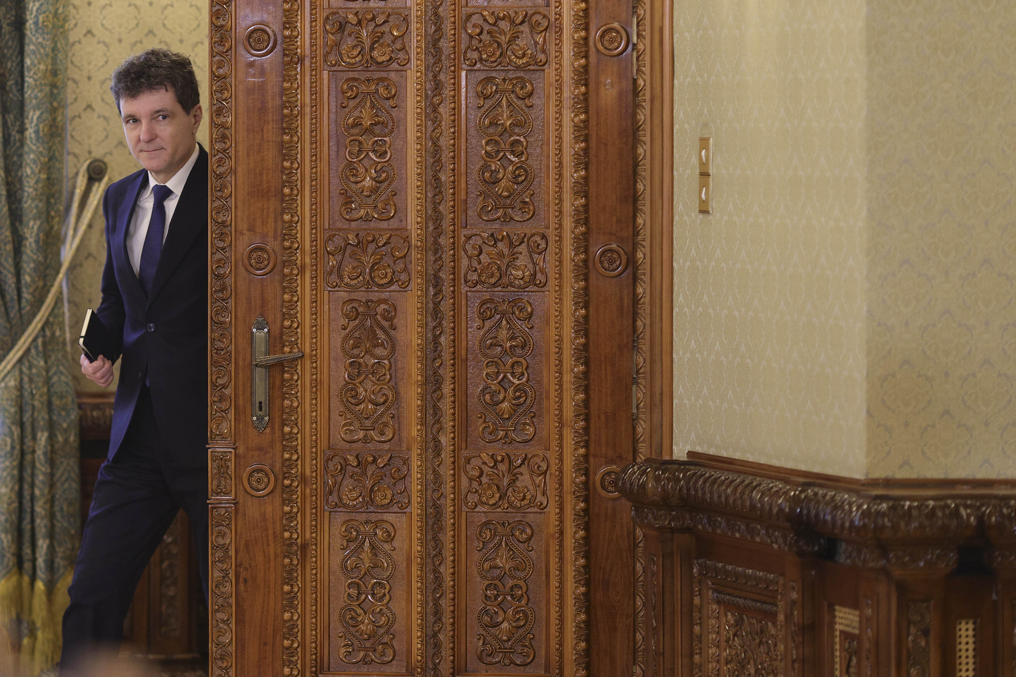 Ce cred românii despre medierea lui Nicușor Dan în criza politică: jumătate cred că a vrut să diminueze neînțelegerile (sondaj INSCOP)