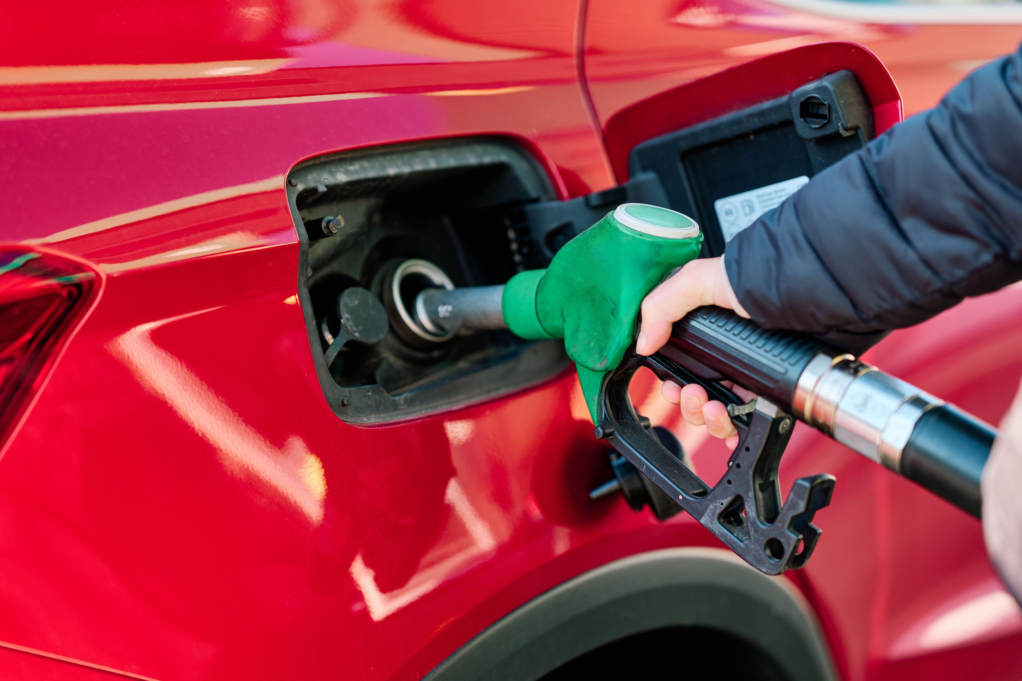 Liniștea dinaintea furtunii: Analiştii avertizează că Europa s-ar putea confrunta cu epuizarea stocurilor de petrol în câteva săptămâni