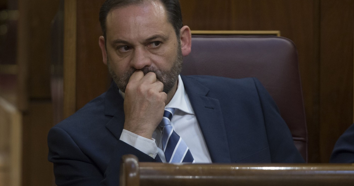 Două escorte românce, oferite fostului ministru al transporturilor din Spania, ca mită în schimbul unor contracte cu statul (presă)