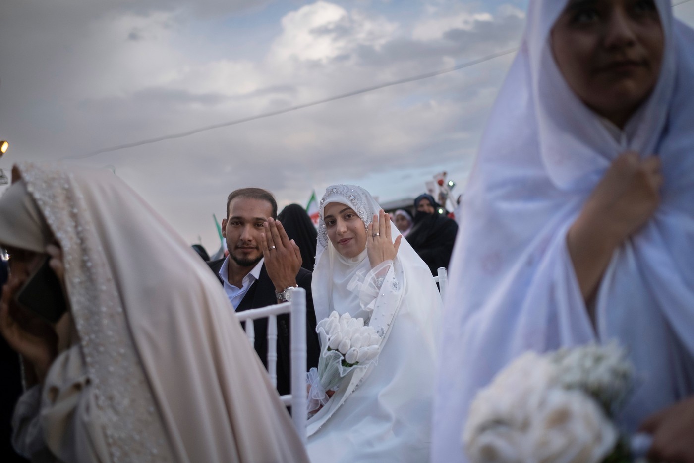 Iranul organizează căsătorii colective pentru cuplurile pregătite să moară în războiul cu SUA şi Israel