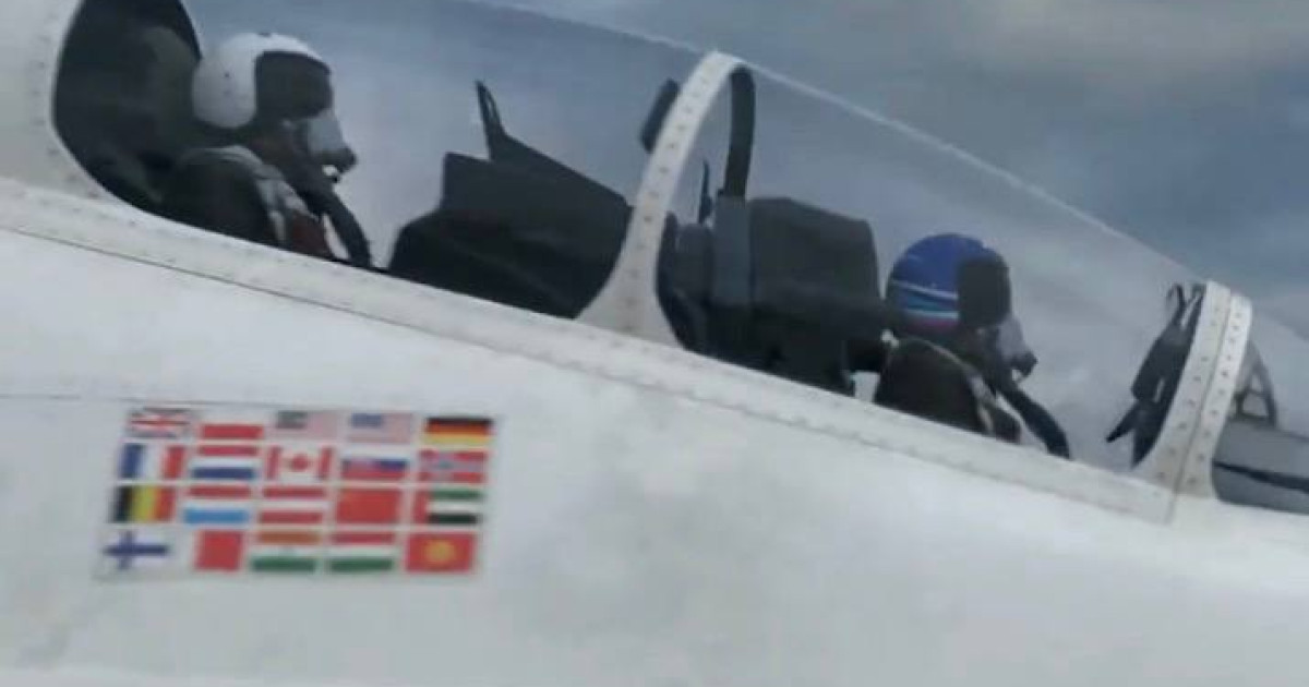Imagini generate de IA arată avioane Su-30 cu steagurile NATO în timpul paradei de sâmbătă de la Moscova