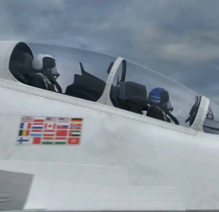 Imagini generate de IA arată avioane Su-30 cu steagurile NATO în timpul paradei de sâmbătă de la Moscova