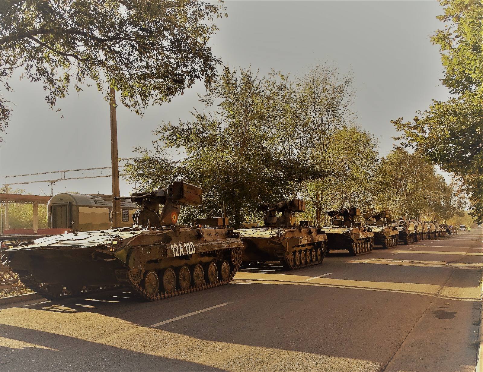 Armata scoate tehnica militară pe străzi. Exercițiile la care vor fi trageri fictive și cu muniție reală