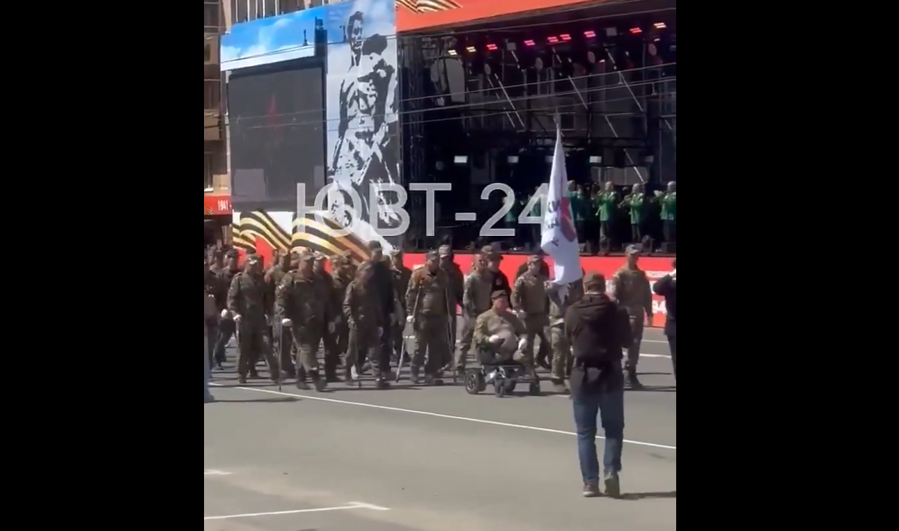 Parada invalizilor. Rușii rămași fără picioare sau mâini în războiul din Ucraina au fost scoși să defileze în Tatarstan