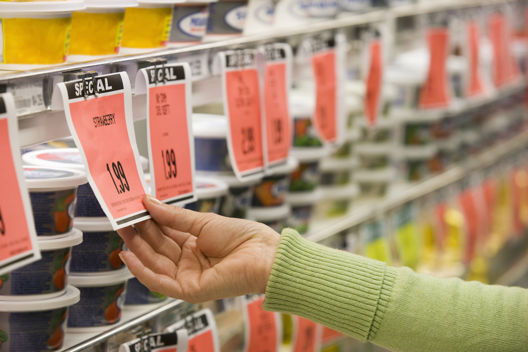 „Suntem căutători de oferte”. Cum au ajuns magazinele de tip discount din România să câștige tot mai mulți clienți de la o lună la alta