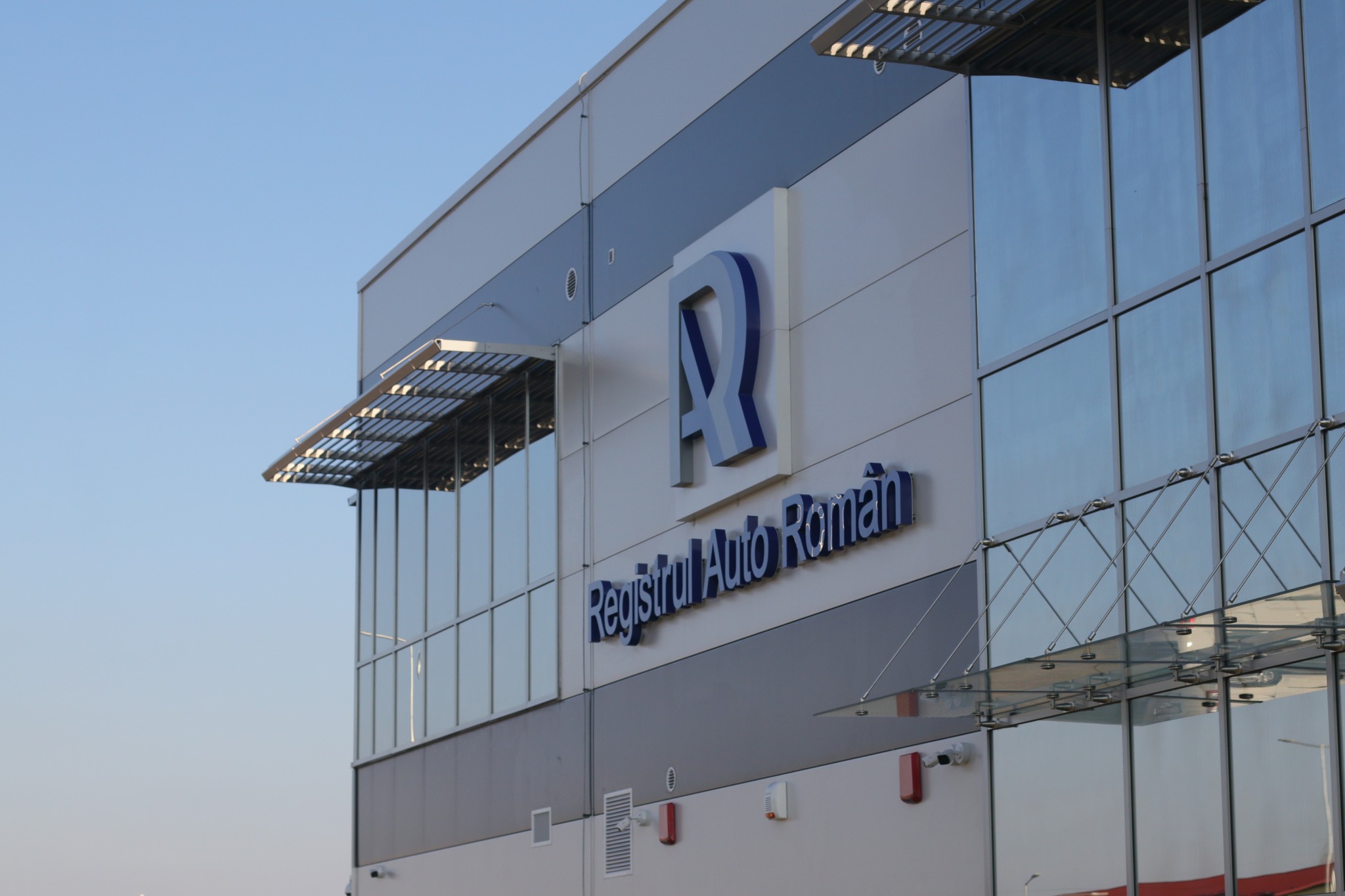 RAR a devenit o trambulină financiară pentru o firmă care a încheiat contracte „de urgenţă” după un dezastru evitat (raport)