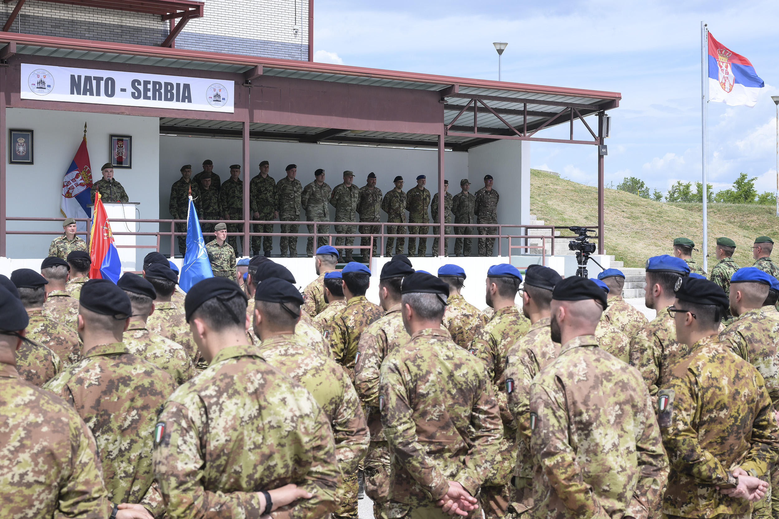 Premieră: Serbia şi NATO desfăşoară exerciţii militare comune pe teritoriul țării bombardate de aliați în războiul din Kosovo