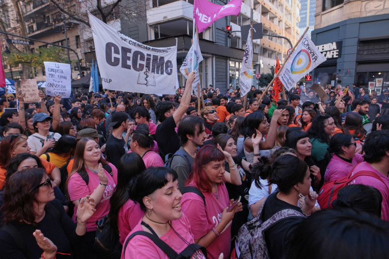 Nationwide march in defense of public university held in Buenos Aires