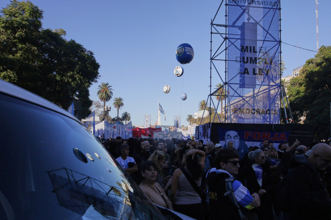 Nationwide march in defense of public university held in Buenos Aires