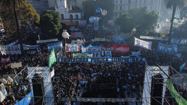 Nationwide march in defense of public university held in Buenos Aires