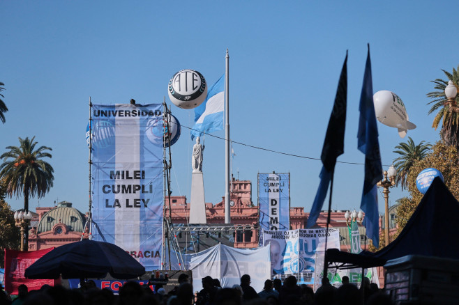 Nationwide march in defense of public university held in Buenos Aires