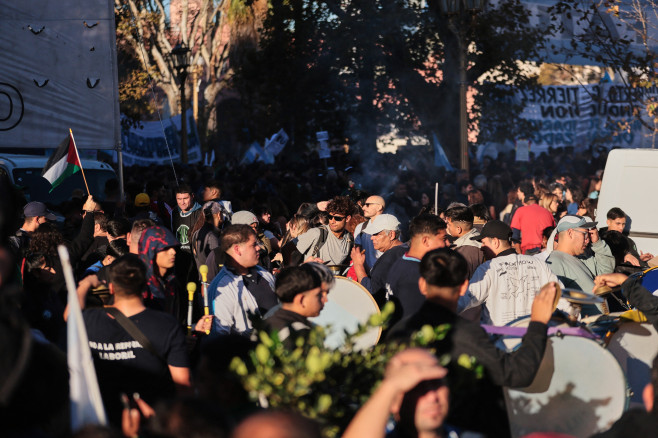 Nationwide march in defense of public university held in Buenos Aires