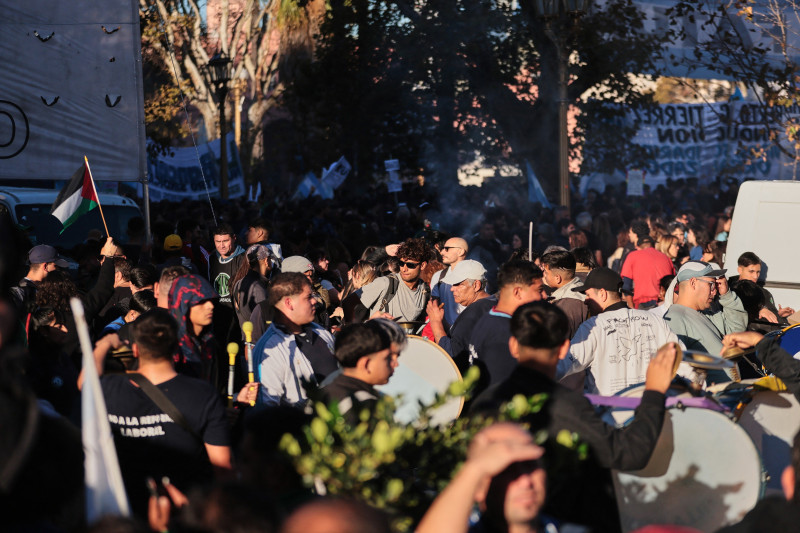 Nationwide march in defense of public university held in Buenos Aires
