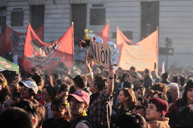 Nationwide march in defense of public university held in Buenos Aires