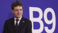 Nicusor Dan cu sigla Summit B9