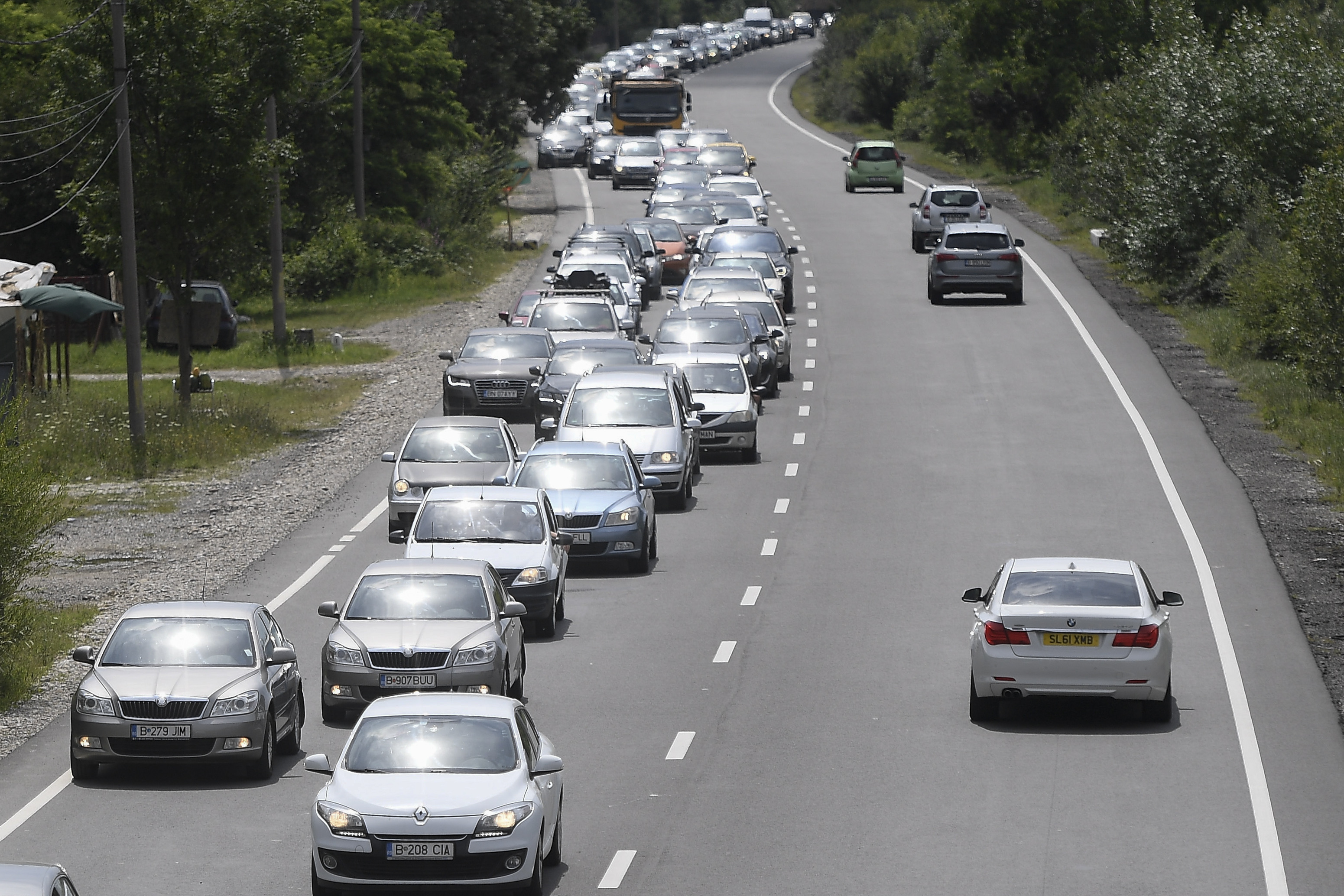 Restricții pe DN1, cel mai circulat drum din România. Șoferii vor merge pe o singură bandă pe sens timp de aproape o lună
