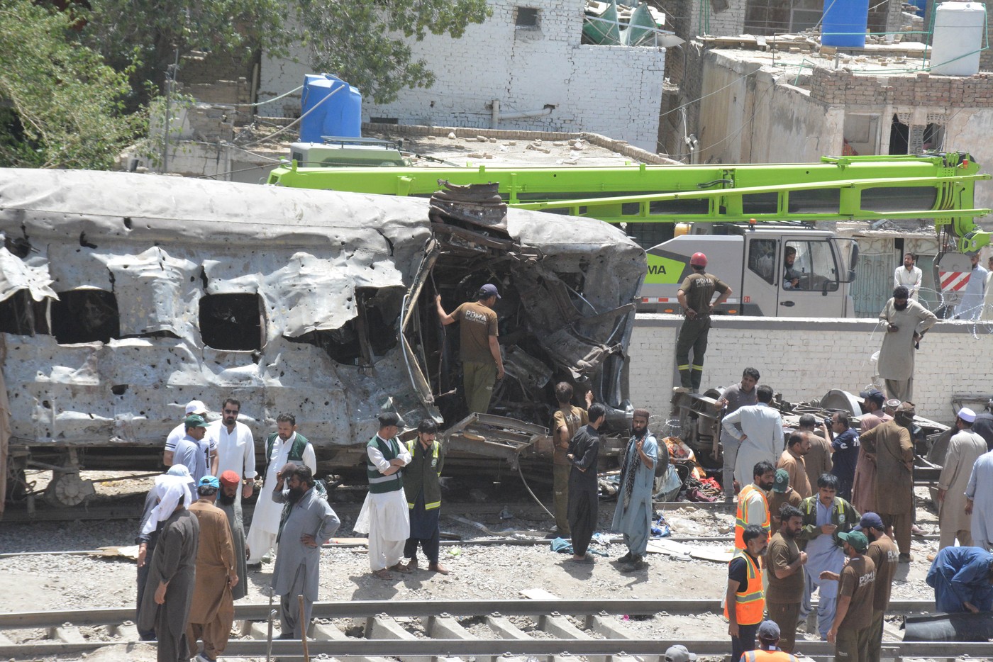 Atac asupra unui tren din Pakistan: Cel puțin 29 de oameni au murit și peste 100 au fost răniți în explozie