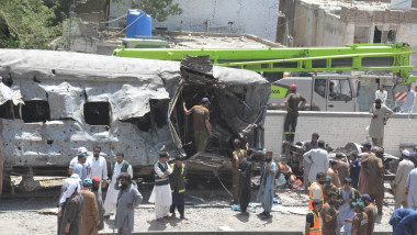 explozie cu morti si raniti la un tren cu navetisti in pakistan