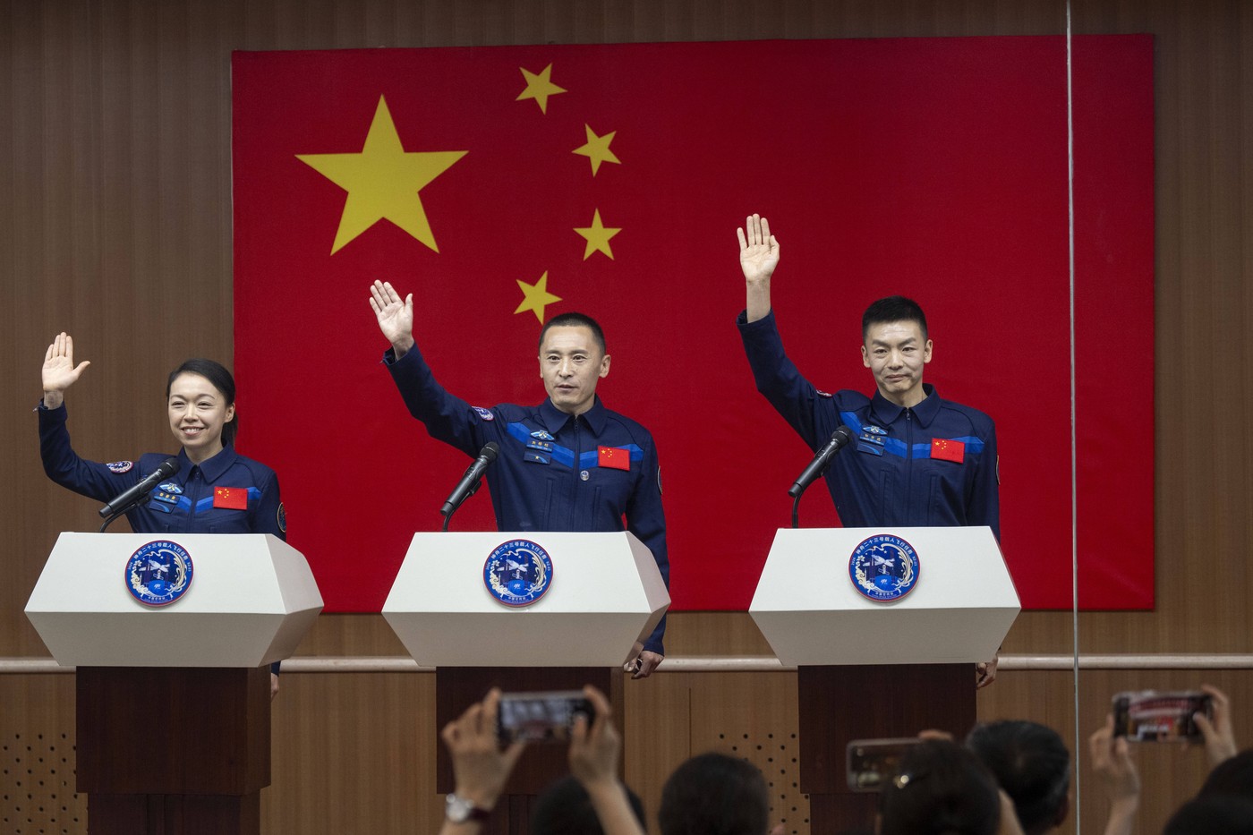 China trimite, pentru prima dată, un astronaut în spațiu care va petrece un an întreg pe orbită