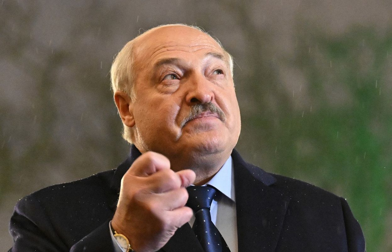 Toți ochii pe Belarus, în căutarea semnelor că i-ar putea oferi ajutor lui Putin în Ucraina. Avertismentul lui Macron pentru Lukașenko