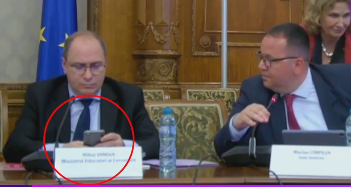 Elevă de clasa a V-a, discurs în lacrimi despre presiunea din școală, în timp ce ministrul Educației stătea pe telefon
