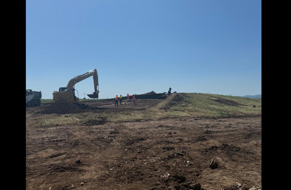 Descoperire arheologică importantă la Băicoi: Mormânt vechi de 5.000 de ani, găsit pe şantierul unui pasaj suprateran peste DN1