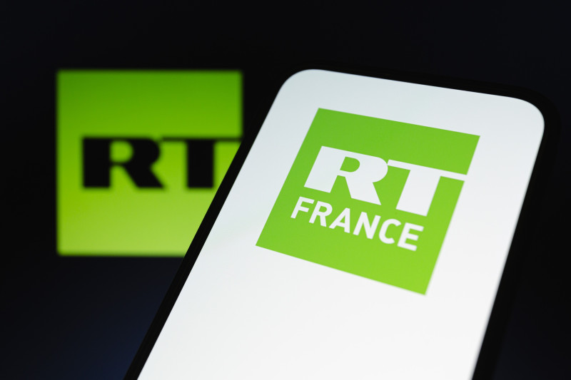 Vocea lui Putin în urechile francezilor. Cum reușește fosta șefă a RT France să continue propaganda rusă la Paris: „E ca Darth Vader” 2 RT France to Close After Accounts Frozen