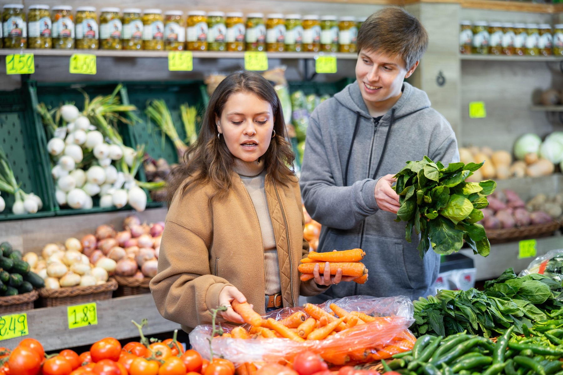 Ajută morcovii la o mai bună vedere pe timp de noapte? Șase mituri din nutriție și adevărul despre sursa lor