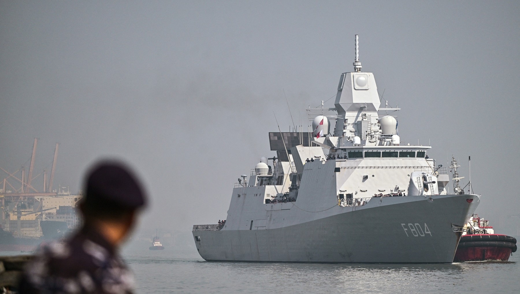 „Avertisment solemn”. Armata chineză afirmă că a respins o fregată olandeză în Marea Chinei de Sud