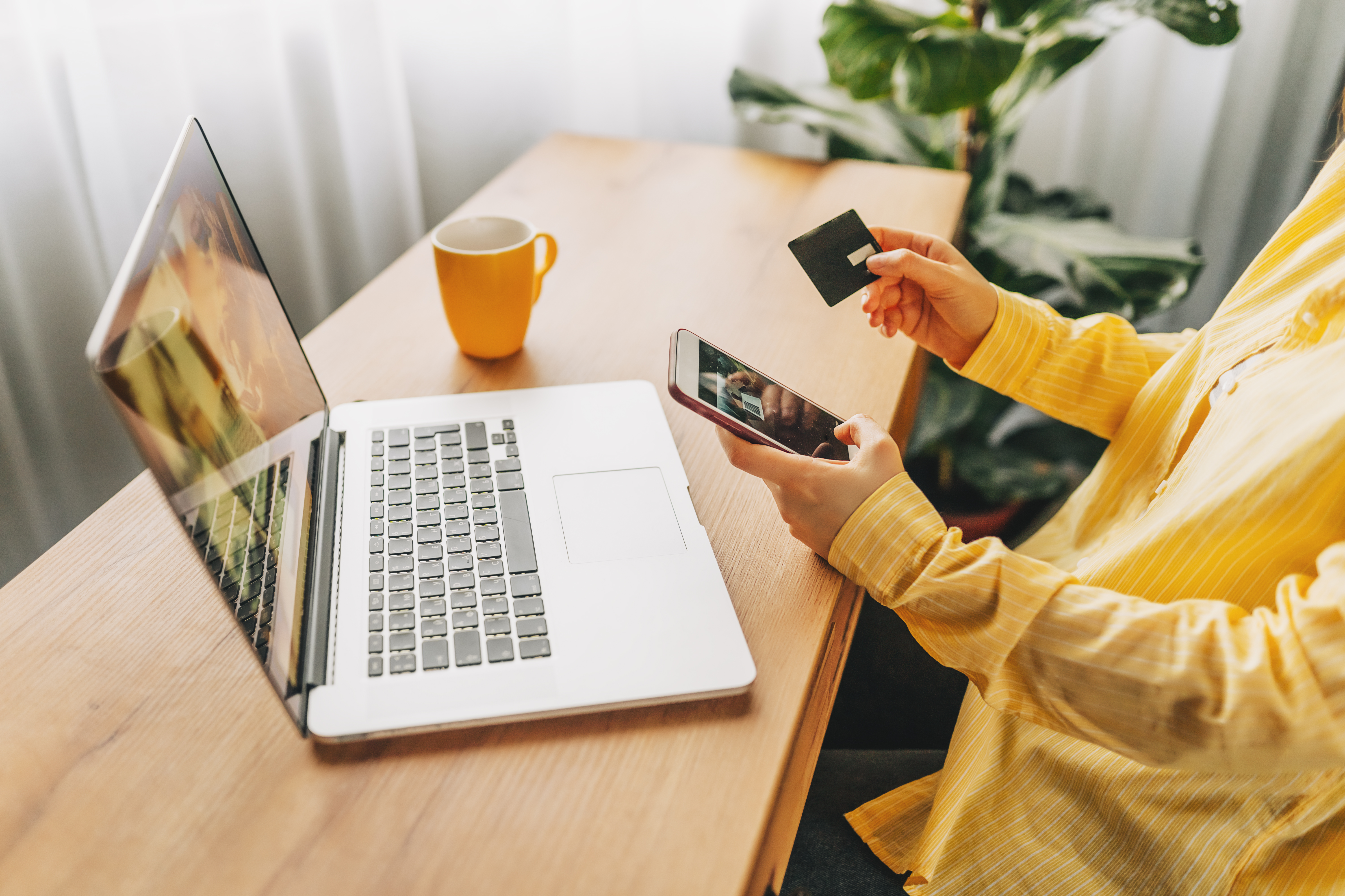 Minivacanța de Rusalii 2026: Cum eviți capcanele rezervărilor online și în ce situații poți primi compensații de până la 600 de euro