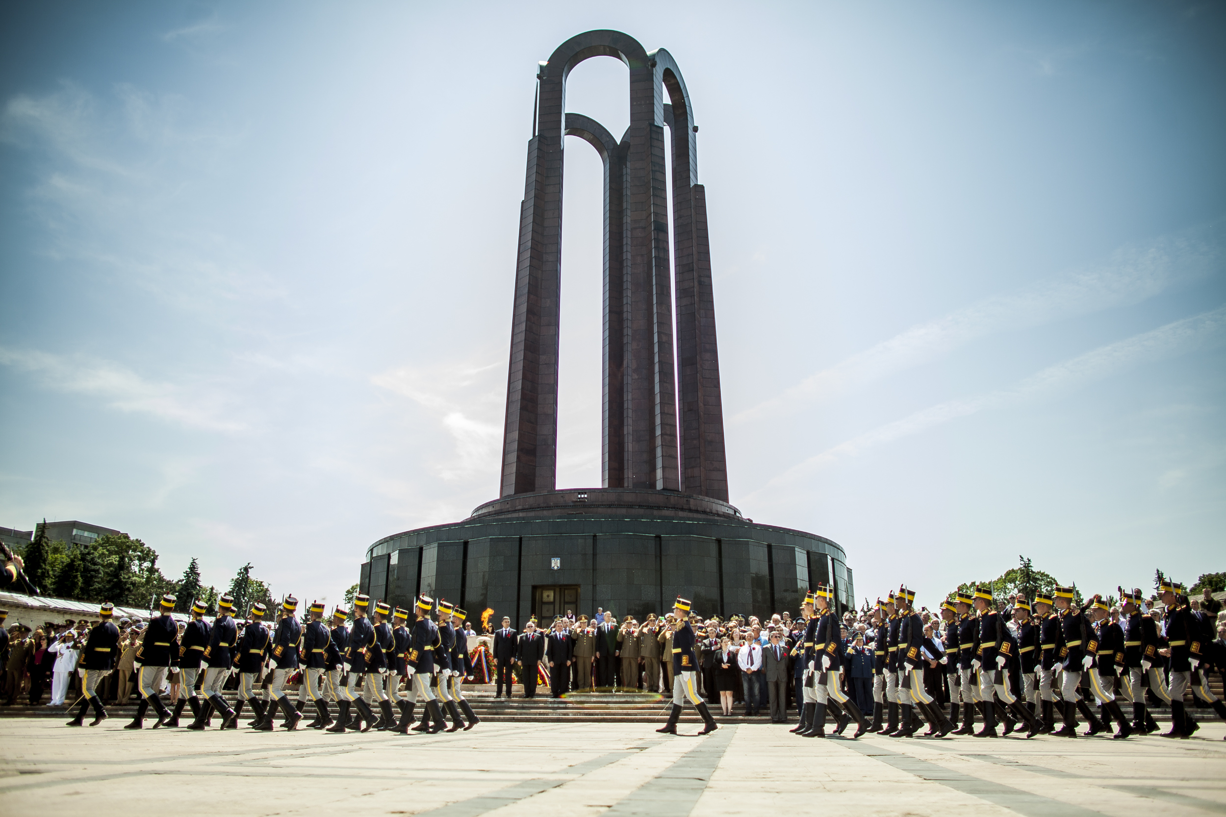Ziua Eroilor 2026: Programul ceremoniilor militare și religioase organizate în București și în țară pe 21 mai
