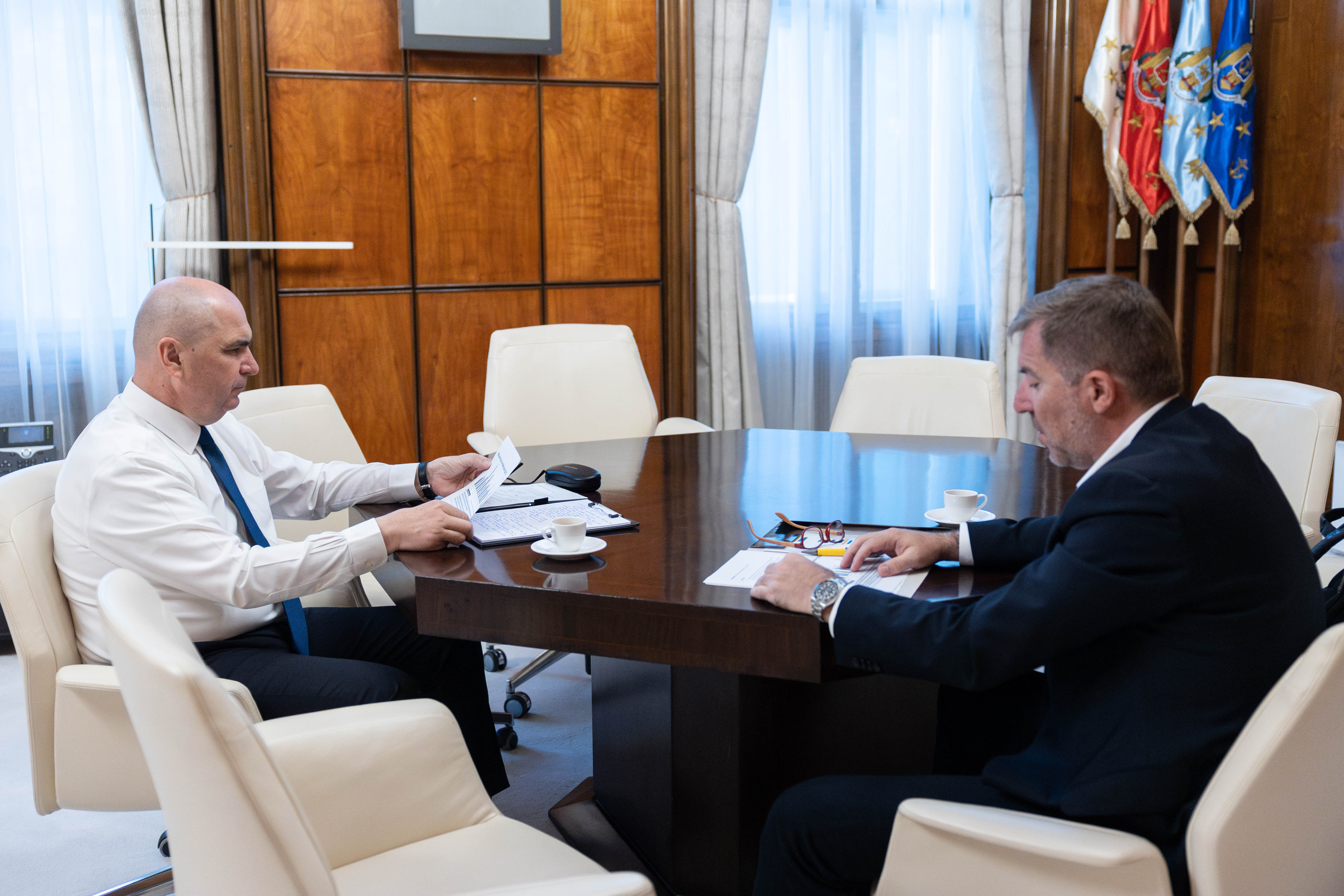 Ilie Bolojan, discuții cu CEO-ul Dacia despre politici publice care să susţină reînnoirea parcului auto şi dezvoltarea industriei