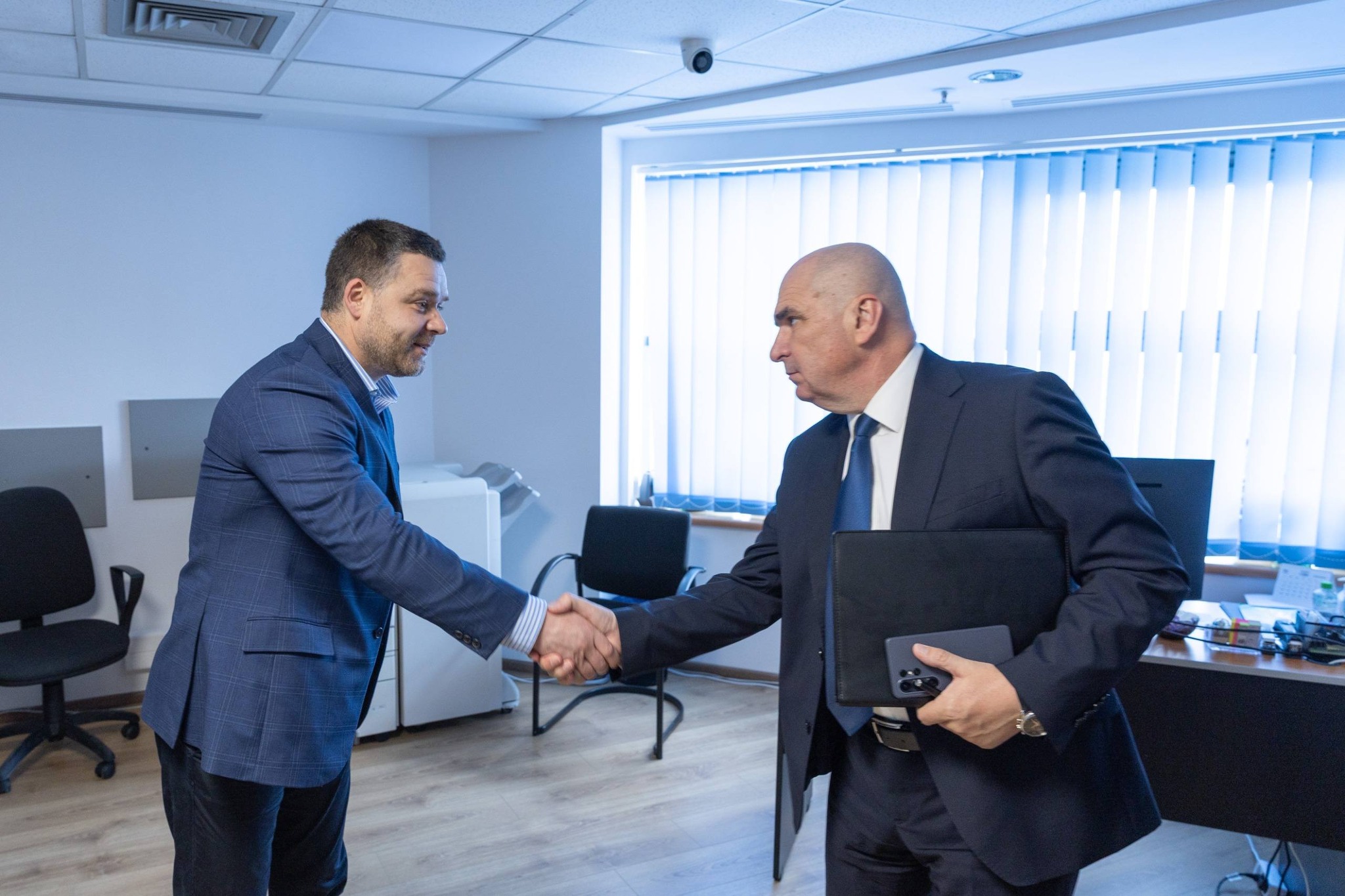 Primarul Ciprian Ciucu a discutat cu Ilie Bolojan despre preluarea Elcen, pentru ca Bucureştiul „să nu mai stea iarna în frig”